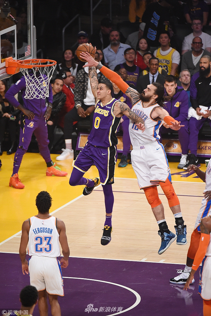 首战遭逆转 首战遭逆转