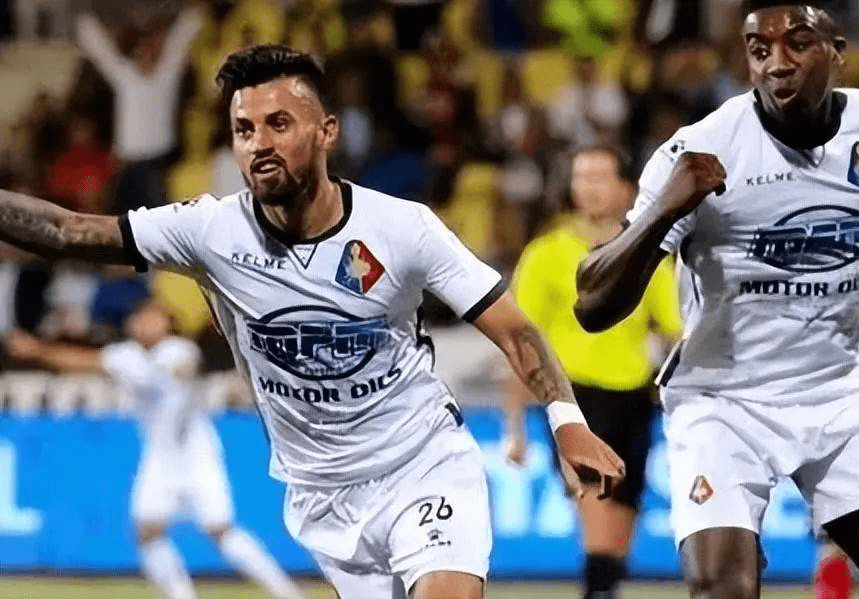 削弱了他的 削弱了他的