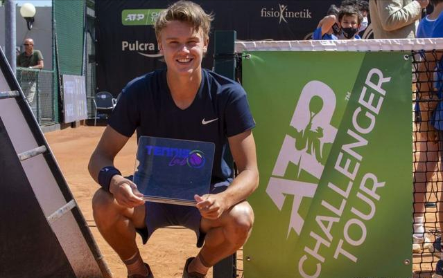 赢得荣誉的 赢得荣誉的